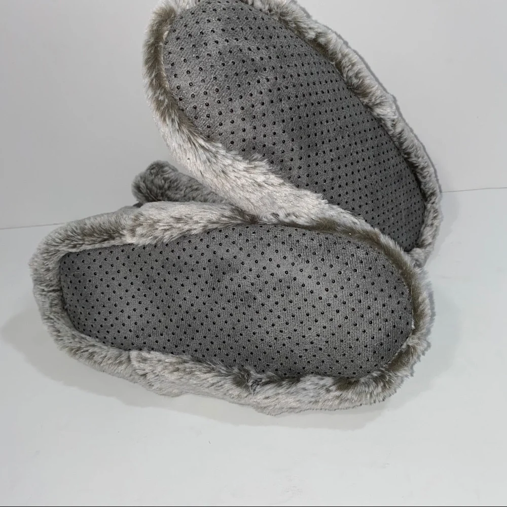 Aroma Home Microwable Gray Faux Fur Slippers - Picture 4 of 5